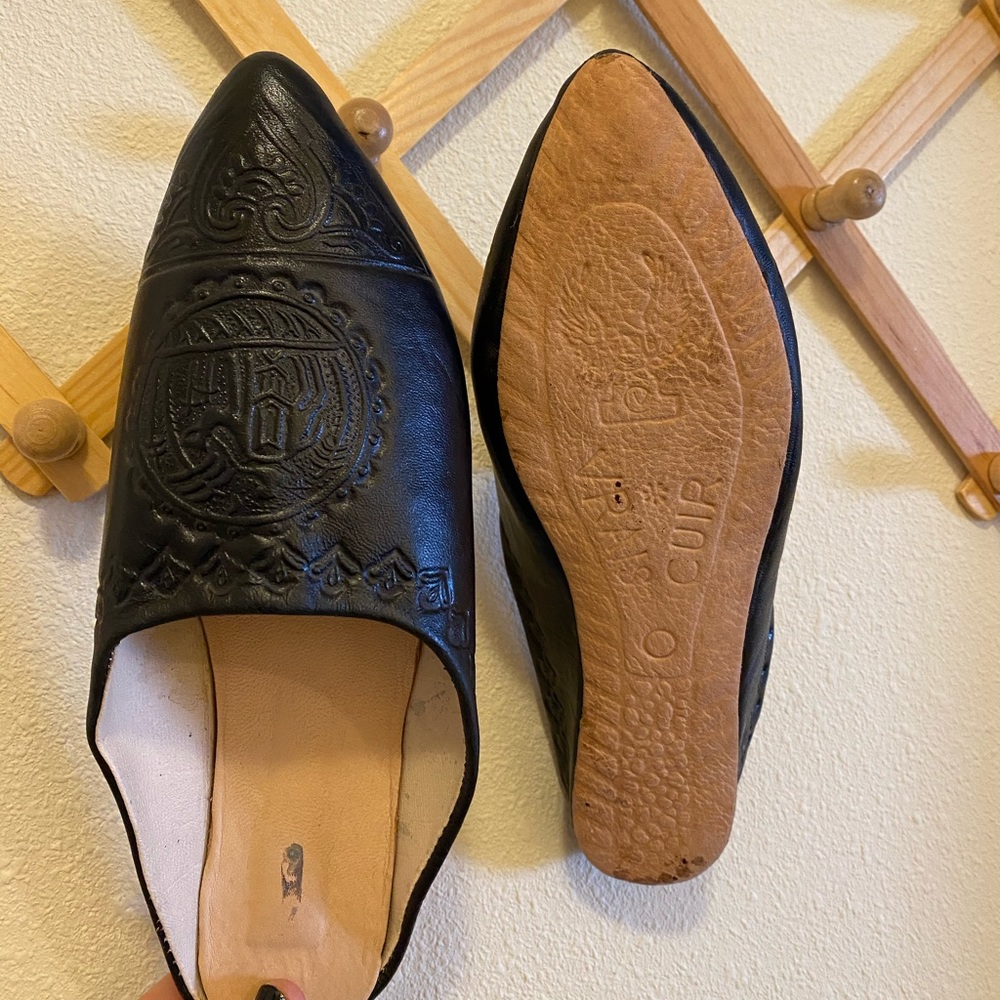 Unique Morocco leather black mules